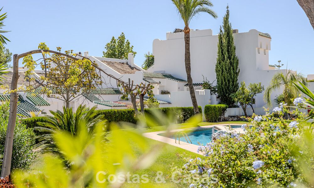 Amplia casa adosada en venta en la popular comunidad de Aloha Golf en Nueva Andalucía, Marbella 790161