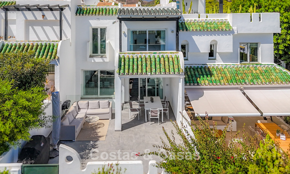 Amplia casa adosada en venta en la popular comunidad de Aloha Golf en Nueva Andalucía, Marbella 790163
