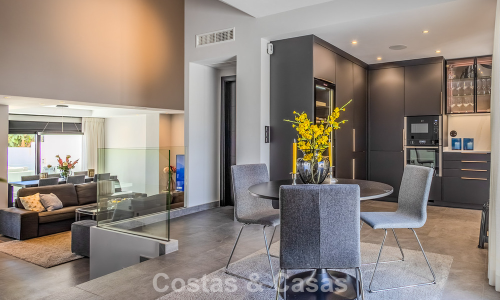 Amplia casa adosada en venta en la popular comunidad de Aloha Golf en Nueva Andalucía, Marbella 790167