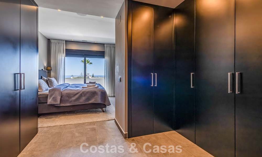 Amplia casa adosada en venta en la popular comunidad de Aloha Golf en Nueva Andalucía, Marbella 790173