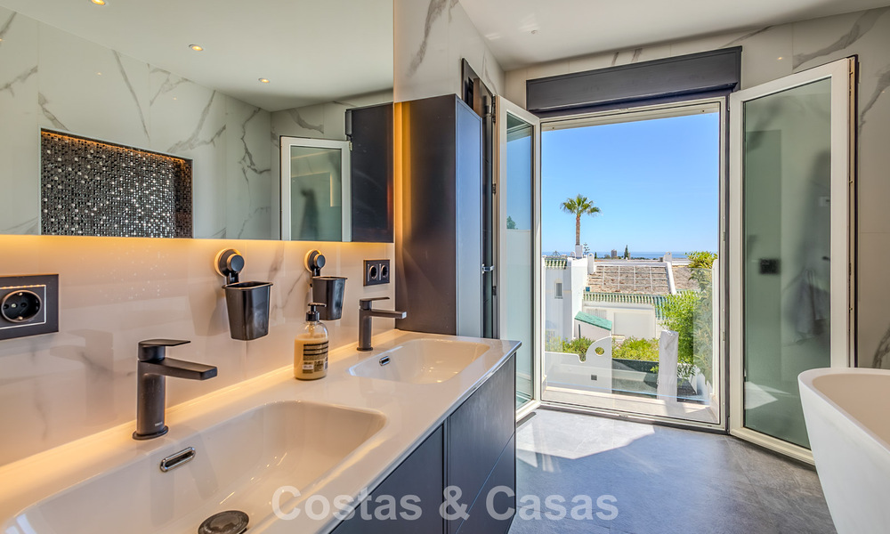 Amplia casa adosada en venta en la popular comunidad de Aloha Golf en Nueva Andalucía, Marbella 790175