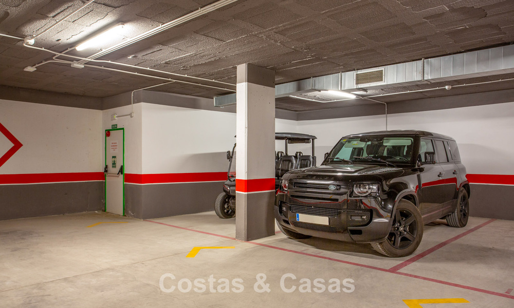 Elegante apartamento de 3 dormitorios en venta con vistas panorámicas al mar en un resort cerrado en Benahavis - Marbella 790131