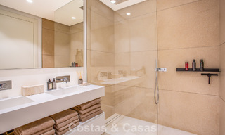 Elegante apartamento de 3 dormitorios en venta con vistas panorámicas al mar en un resort cerrado en Benahavis - Marbella 790140 