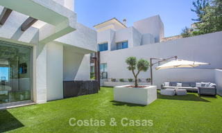 Elegante apartamento de 3 dormitorios en venta con vistas panorámicas al mar en un resort cerrado en Benahavis - Marbella 790141 