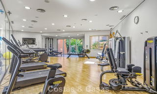 Ático modernizado y listo para entrar a vivir en venta en un complejo de lujo en la Milla de Oro de Marbella 790087 