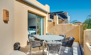 Ático modernizado y listo para entrar a vivir en venta en un complejo de lujo en la Milla de Oro de Marbella 790091 