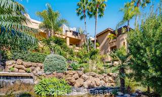 Ático modernizado y listo para entrar a vivir en venta en un complejo de lujo en la Milla de Oro de Marbella 790098 