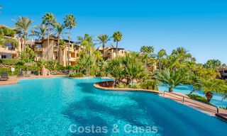 Ático modernizado y listo para entrar a vivir en venta en un complejo de lujo en la Milla de Oro de Marbella 790100 