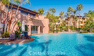 Ático modernizado y listo para entrar a vivir en venta en un complejo de lujo en la Milla de Oro de Marbella 790101 