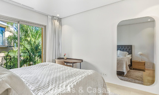 Ático modernizado y listo para entrar a vivir en venta en un complejo de lujo en la Milla de Oro de Marbella 790103 