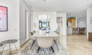 Ático modernizado y listo para entrar a vivir en venta en un complejo de lujo en la Milla de Oro de Marbella 790104 