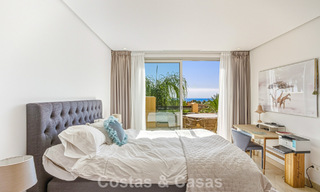 Ático modernizado y listo para entrar a vivir en venta en un complejo de lujo en la Milla de Oro de Marbella 790115 