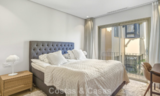 Ático modernizado y listo para entrar a vivir en venta en un complejo de lujo en la Milla de Oro de Marbella 790118 