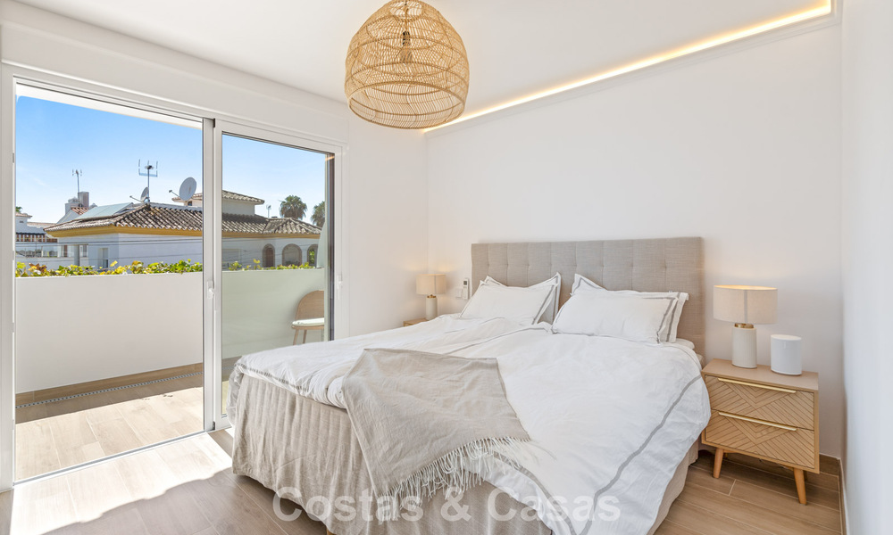 Encantadora adosada con interior contemporáneo en venta, a poca distancia de la playa y del centro de San Pedro, Marbella 790062