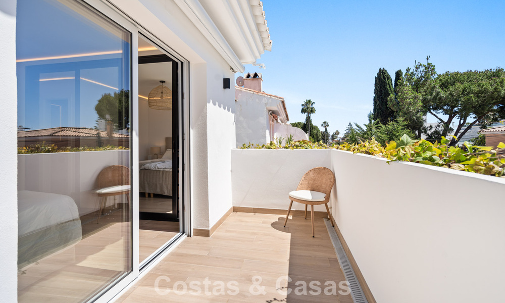 Encantadora adosada con interior contemporáneo en venta, a poca distancia de la playa y del centro de San Pedro, Marbella 790063