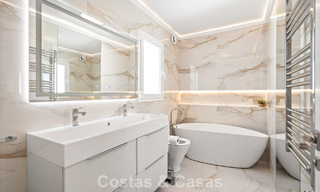 Encantadora adosada con interior contemporáneo en venta, a poca distancia de la playa y del centro de San Pedro, Marbella 790066 