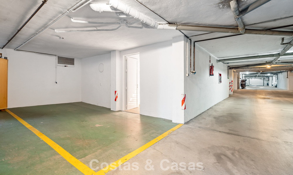 Encantadora adosada con interior contemporáneo en venta, a poca distancia de la playa y del centro de San Pedro, Marbella 790071