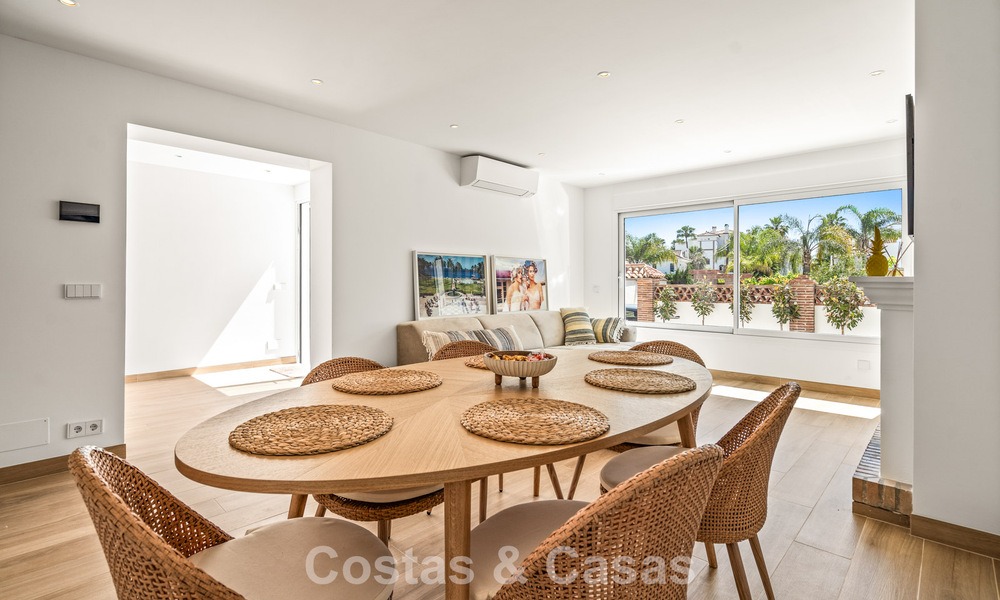 Encantadora adosada con interior contemporáneo en venta, a poca distancia de la playa y del centro de San Pedro, Marbella 790077