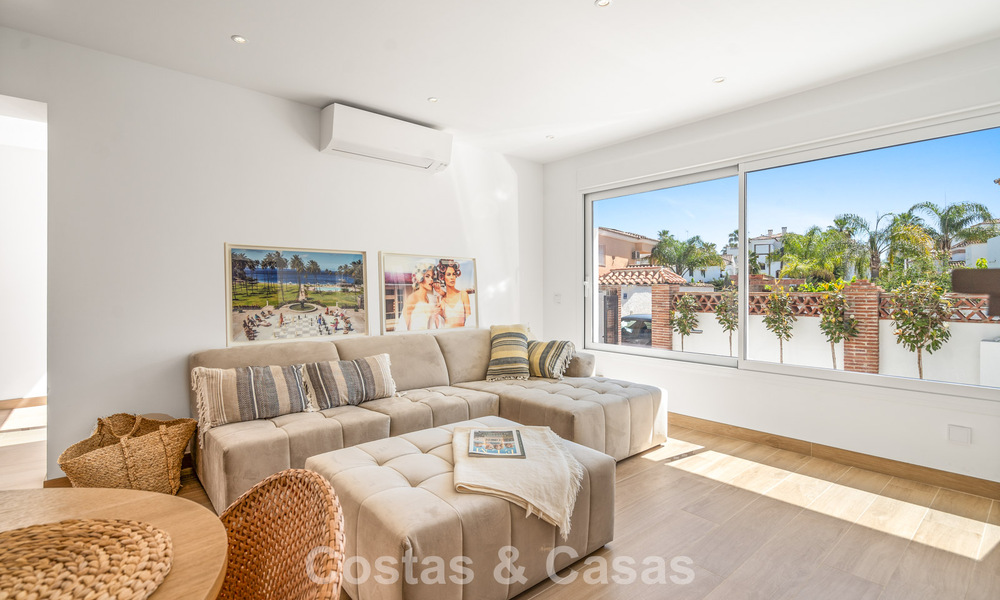 Encantadora adosada con interior contemporáneo en venta, a poca distancia de la playa y del centro de San Pedro, Marbella 790079