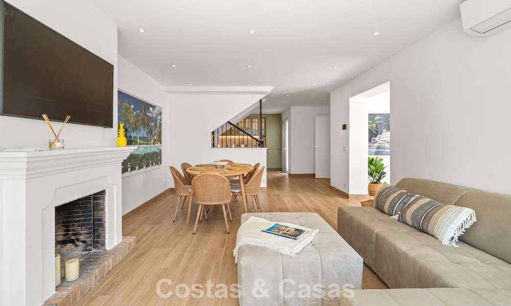 Encantadora adosada con interior contemporáneo en venta, a poca distancia de la playa y del centro de San Pedro, Marbella 790082