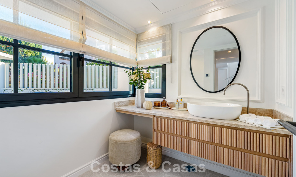 Villa de lujo renovada de primera clase en venta, situada en una comunidad preferida en La Quinta, Marbella - Benahavís 790220