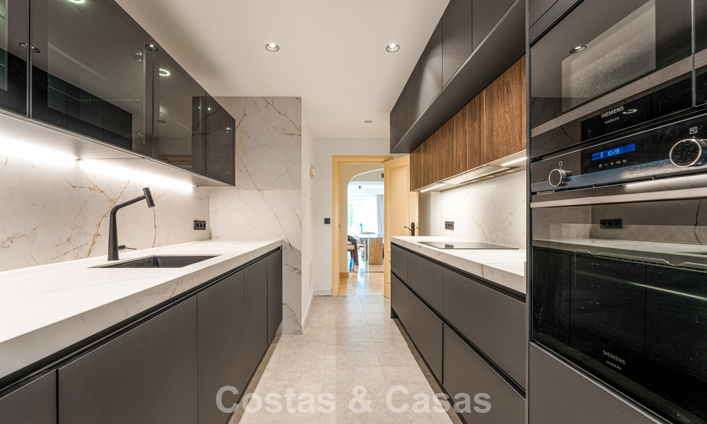Apartamento modernamente renovado en venta en un magnífico complejo de Sierra Blanca en la Milla de Oro de Marbella 790288