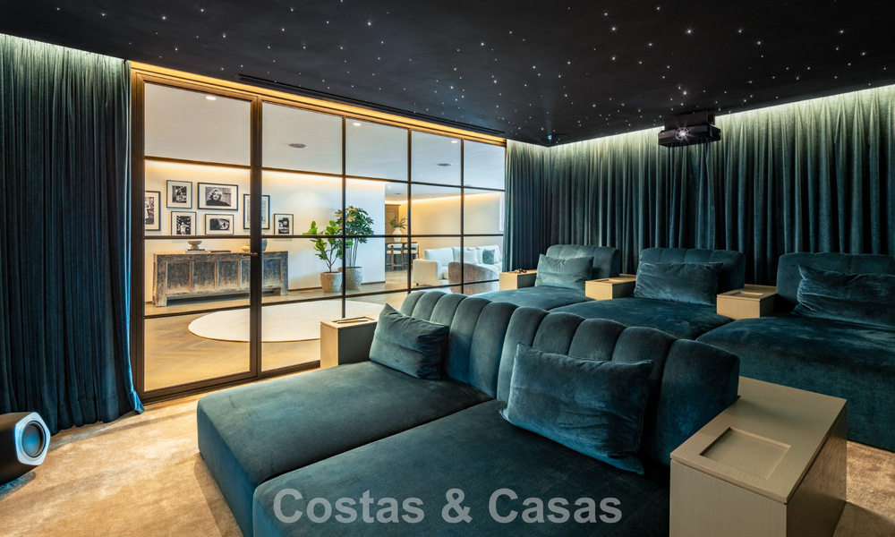 Villa de lujo mediterránea de arquitectura clásica en venta con vistas al mar en el Marbella Club Resort en Benahavís 790323