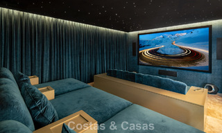 Villa de lujo mediterránea de arquitectura clásica en venta con vistas al mar en el Marbella Club Resort en Benahavís 790324 