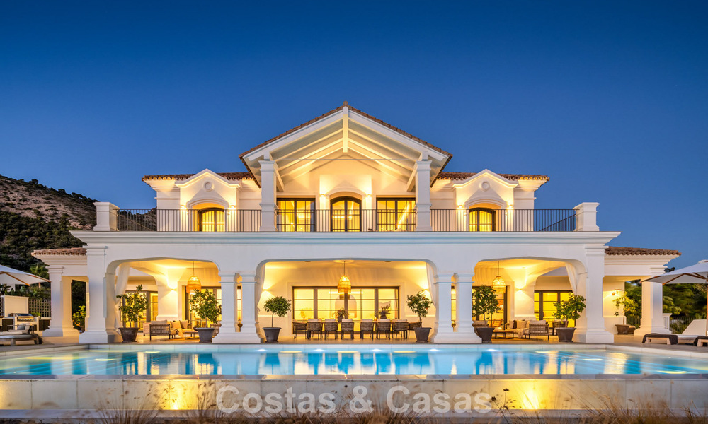 Villa de lujo mediterránea de arquitectura clásica en venta con vistas al mar en el Marbella Club Resort en Benahavís 790328