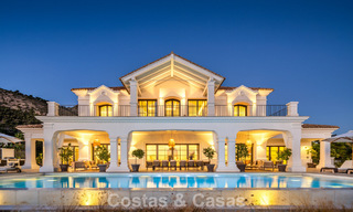 Villa de lujo mediterránea de arquitectura clásica en venta con vistas al mar en el Marbella Club Resort en Benahavís 790328 