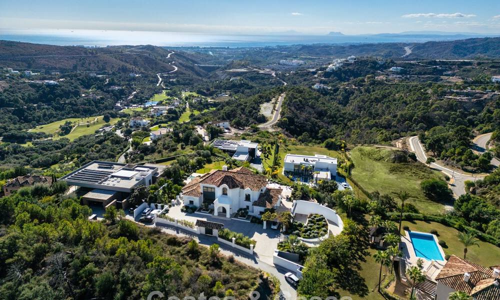 Villa de lujo mediterránea de arquitectura clásica en venta con vistas al mar en el Marbella Club Resort en Benahavís 790329