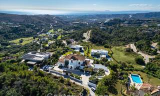 Villa de lujo mediterránea de arquitectura clásica en venta con vistas al mar en el Marbella Club Resort en Benahavís 790329 