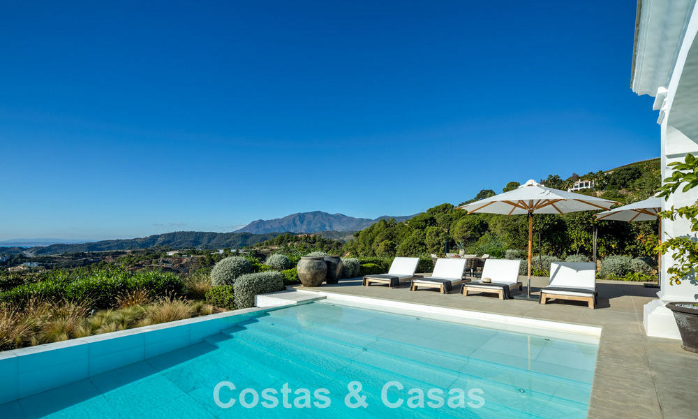 Villa de lujo mediterránea de arquitectura clásica en venta con vistas al mar en el Marbella Club Resort en Benahavís 790340