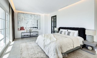 Villa de lujo mediterránea de arquitectura clásica en venta con vistas al mar en el Marbella Club Resort en Benahavís 790349 