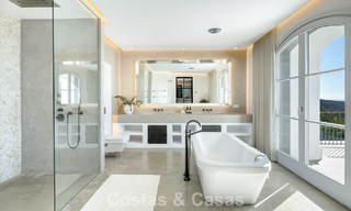 Villa de lujo mediterránea de arquitectura clásica en venta con vistas al mar en el Marbella Club Resort en Benahavís 790351 