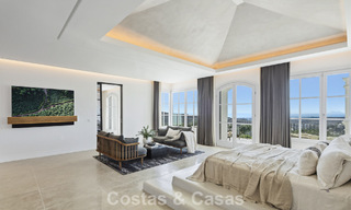 Villa de lujo mediterránea de arquitectura clásica en venta con vistas al mar en el Marbella Club Resort en Benahavís 790353 