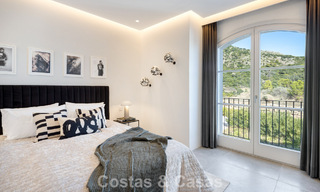 Villa de lujo mediterránea de arquitectura clásica en venta con vistas al mar en el Marbella Club Resort en Benahavís 790356 