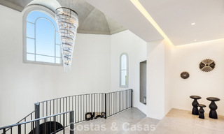 Villa de lujo mediterránea de arquitectura clásica en venta con vistas al mar en el Marbella Club Resort en Benahavís 790357 