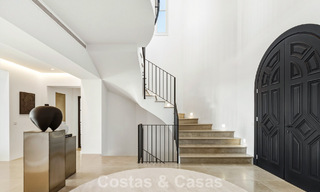 Villa de lujo mediterránea de arquitectura clásica en venta con vistas al mar en el Marbella Club Resort en Benahavís 790358 