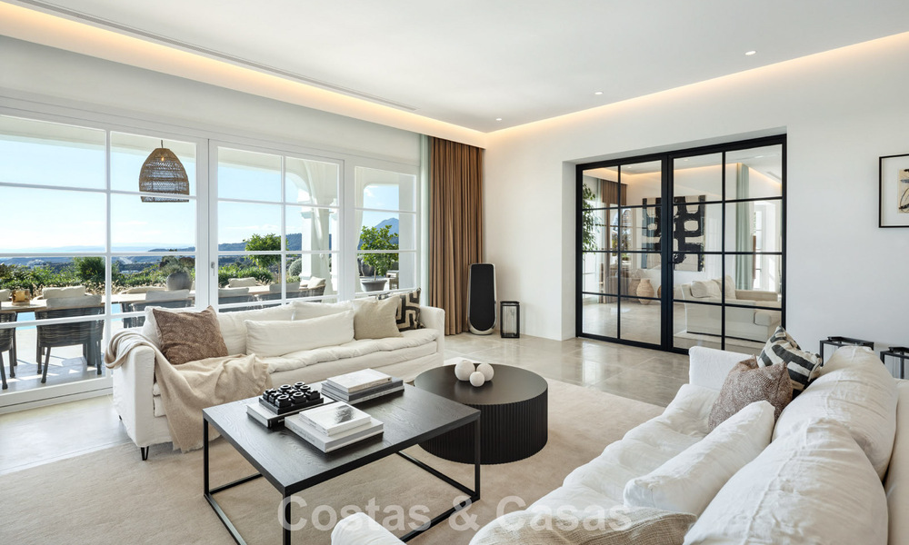 Villa de lujo mediterránea de arquitectura clásica en venta con vistas al mar en el Marbella Club Resort en Benahavís 790361