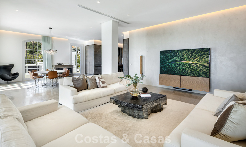 Villa de lujo mediterránea de arquitectura clásica en venta con vistas al mar en el Marbella Club Resort en Benahavís 790363