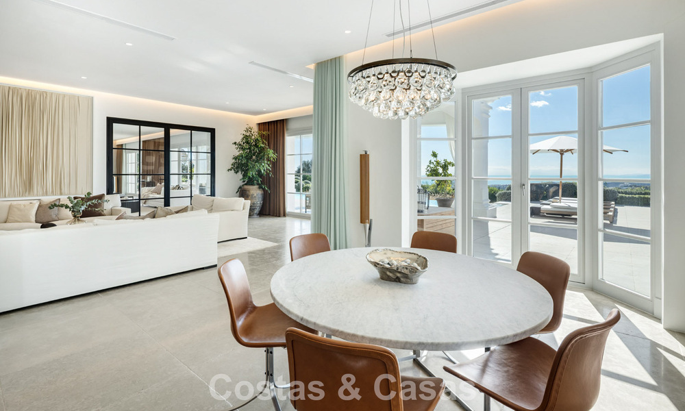 Villa de lujo mediterránea de arquitectura clásica en venta con vistas al mar en el Marbella Club Resort en Benahavís 790364