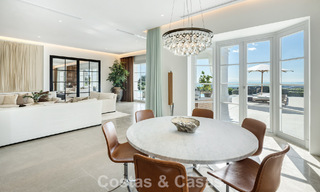 Villa de lujo mediterránea de arquitectura clásica en venta con vistas al mar en el Marbella Club Resort en Benahavís 790364 