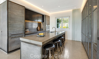 Villa de lujo mediterránea de arquitectura clásica en venta con vistas al mar en el Marbella Club Resort en Benahavís 790366 