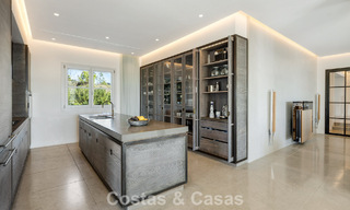 Villa de lujo mediterránea de arquitectura clásica en venta con vistas al mar en el Marbella Club Resort en Benahavís 790367 