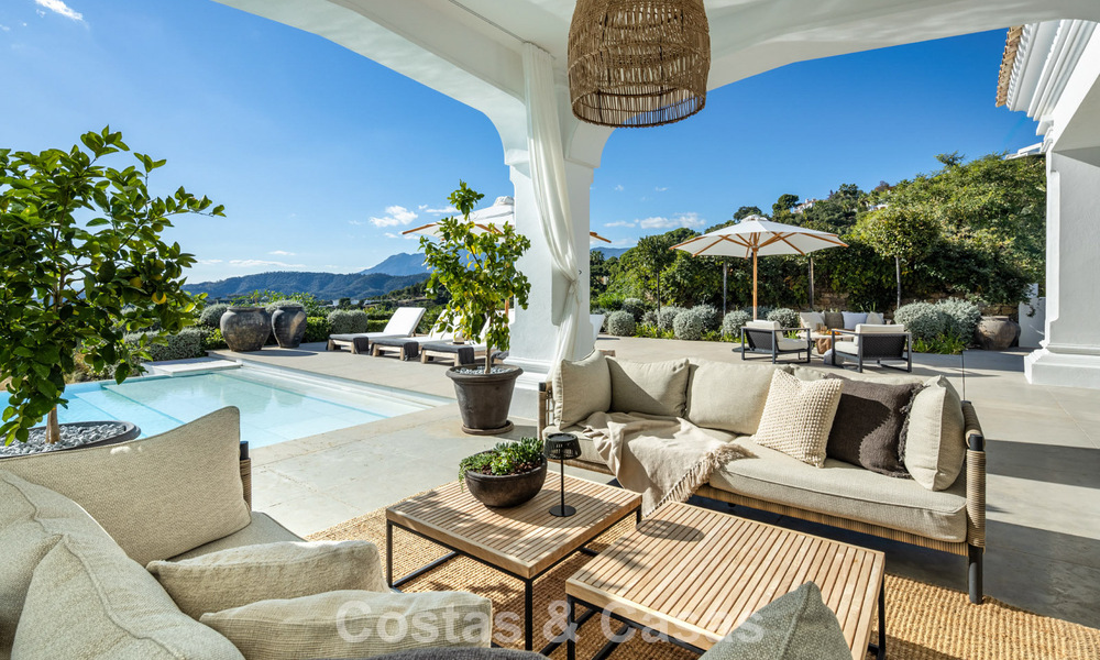 Villa de lujo mediterránea de arquitectura clásica en venta con vistas al mar en el Marbella Club Resort en Benahavís 790368