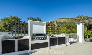 Villa de lujo mediterránea de arquitectura clásica en venta con vistas al mar en el Marbella Club Resort en Benahavís 790370 