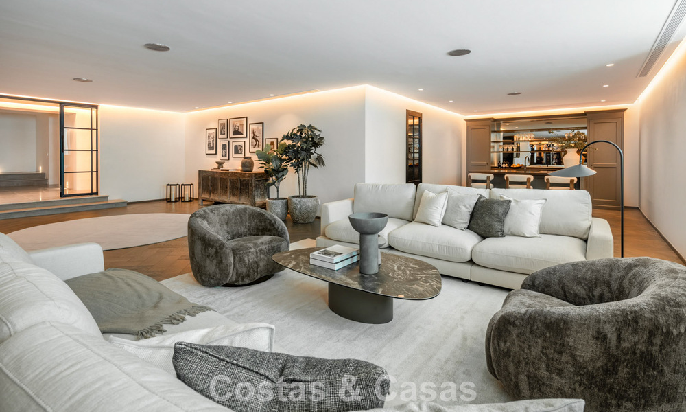 Villa de lujo mediterránea de arquitectura clásica en venta con vistas al mar en el Marbella Club Resort en Benahavís 790371