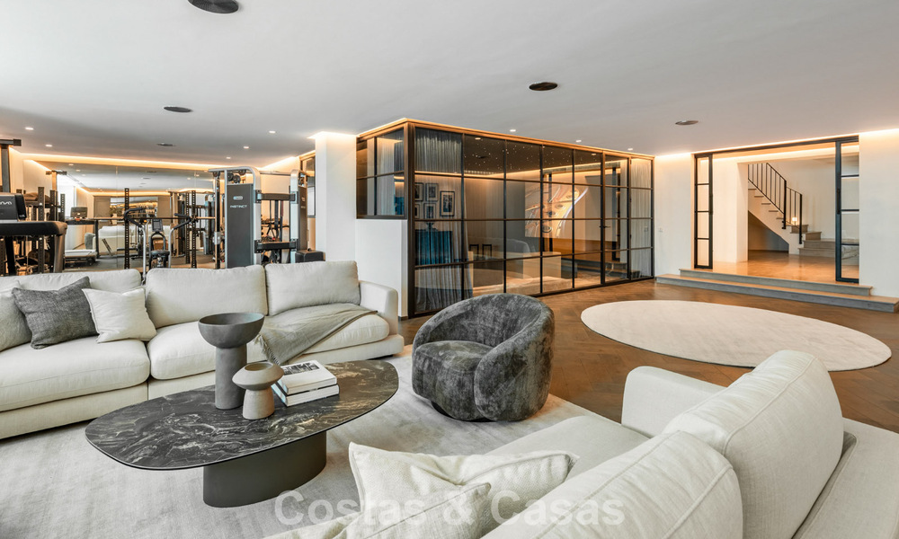 Villa de lujo mediterránea de arquitectura clásica en venta con vistas al mar en el Marbella Club Resort en Benahavís 790372