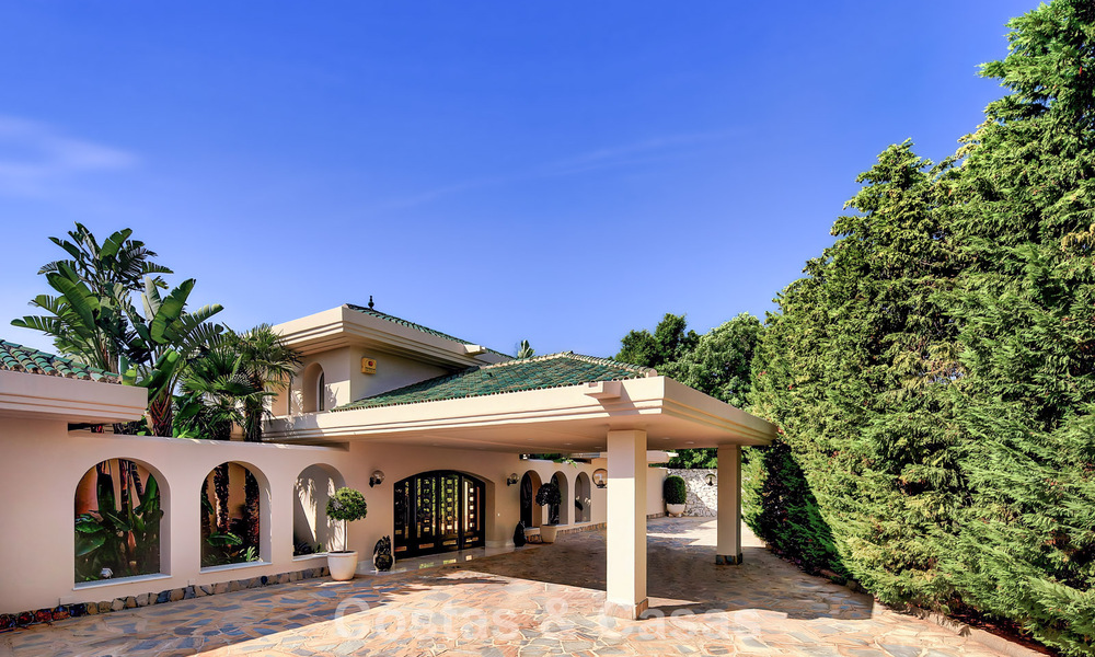 Majestuosa villa con arquitectura clásica en venta en la zona este de Marbella 790424
